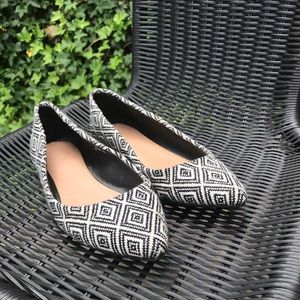 Black and white LOFT flats